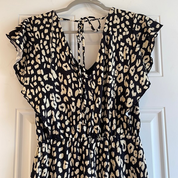 NWT Animal Print V-Neck Romper Sz XS - Picture 4 of 7